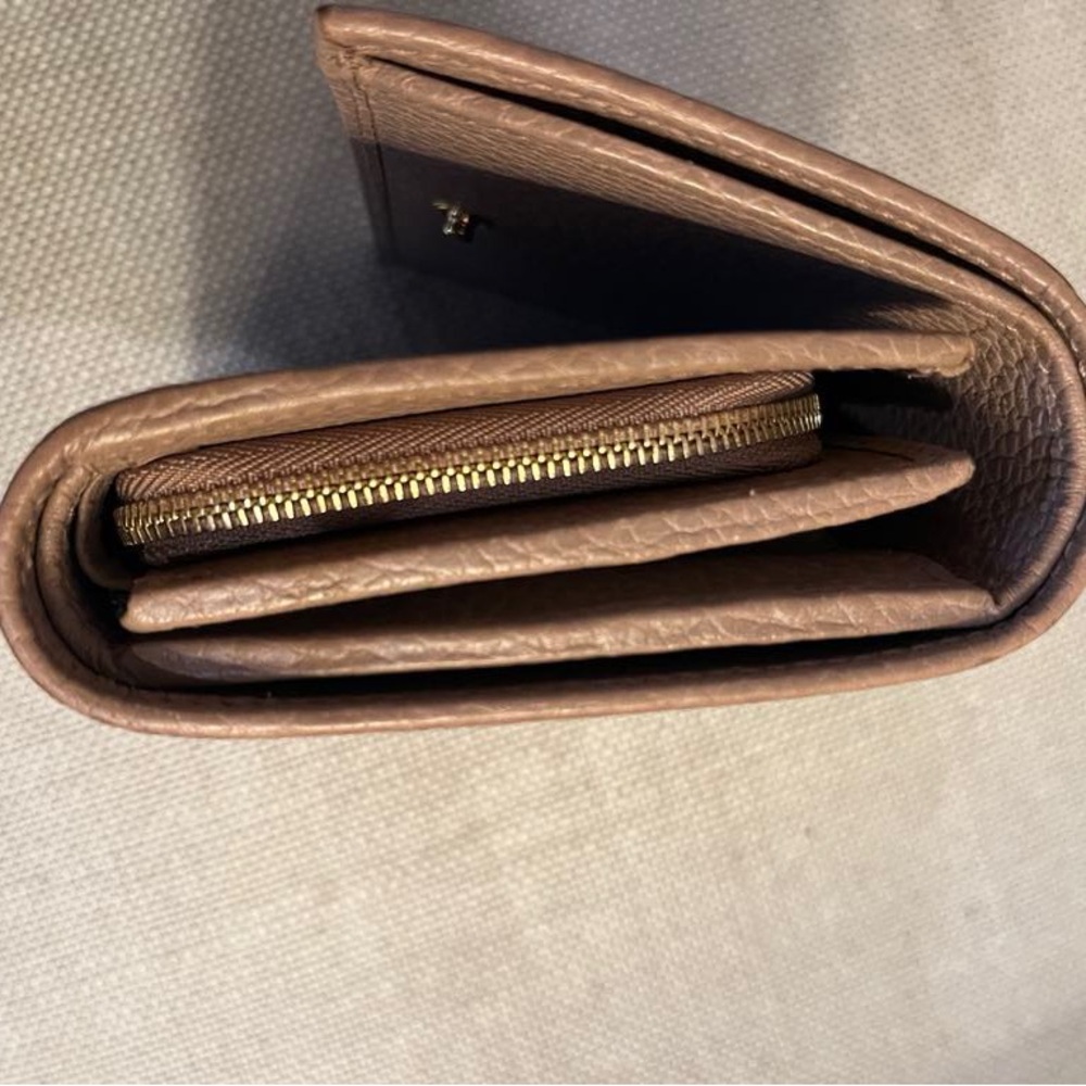 GUCCI Tan Leather Wallet ,excellent condition, 4,5”LX4.24”W - Picture 7 of 10